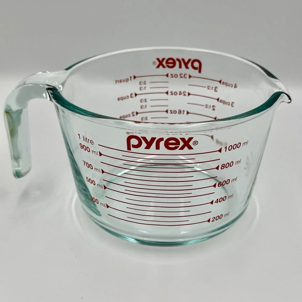 Pyrex 1 Qt Glass Measuring Cup 32 oz Red‎ Print Modern Kitchen Minimalist MINT